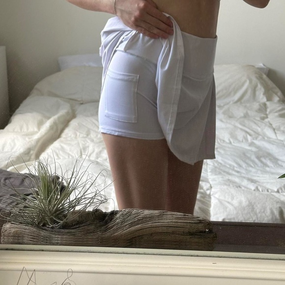 White tennis skirt with built-in shorts - Picture 5 of 8